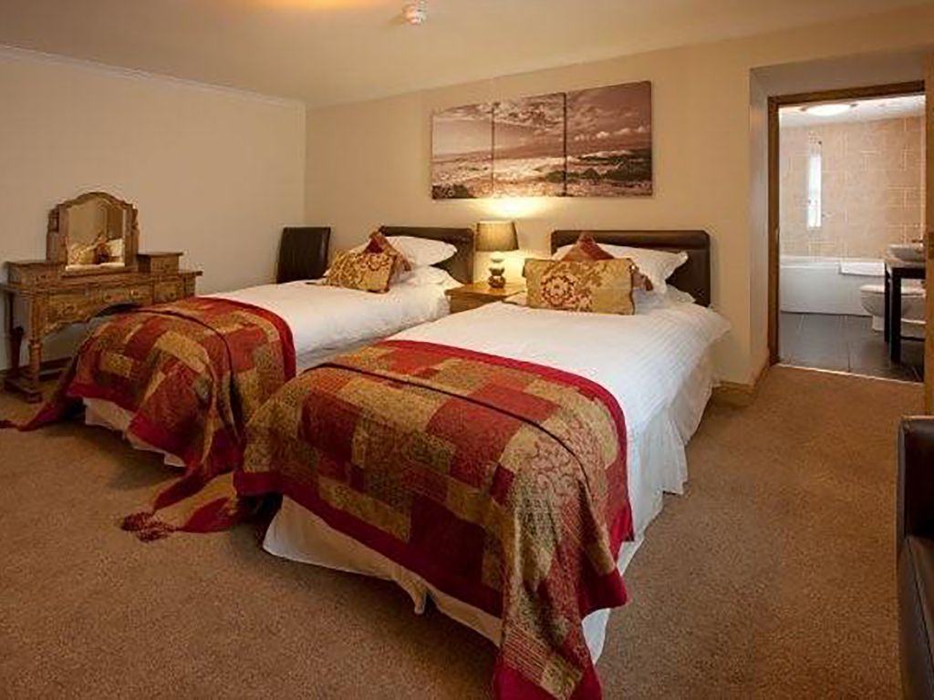 Twin-Room.jpg